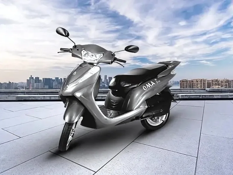 Analog instrument cluster of Lohia Oma Star electric scooter 2025, enhancing budget-friendly commuting experience