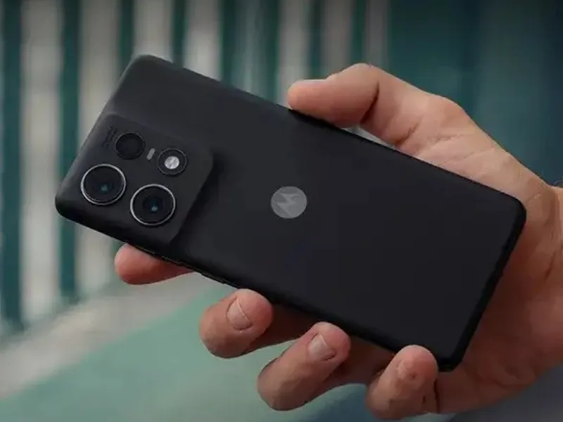 Flipkart offer page showcasing Motorola Edge 50 discount deal for Rs 15,500 in 2025.