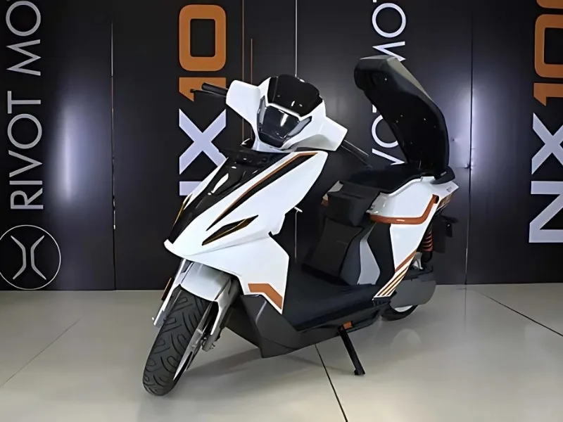 Touchscreen interface of NX 100 e-Scooti 2025 with smart dash camera, enhancing modern commuting experience