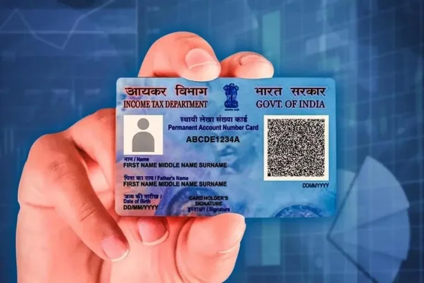Warning sign for PAN card holders about Rs 10,000 fine for using inoperative PAN in transactions, 2025.