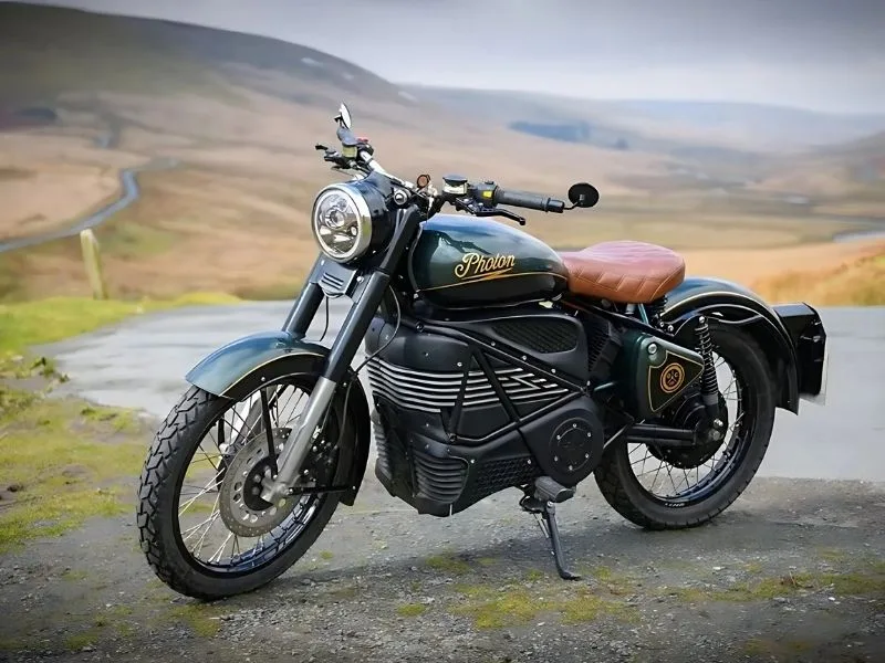 4.5-inch TFT display of Royal Enfield Guerrilla 450 2025, enhancing modern roadster biking experience