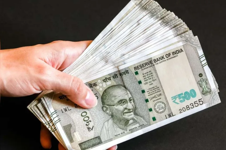 Rs. 500 notes displayed with RBI logo, confirming legal tender status in 2025 amid rumors.
