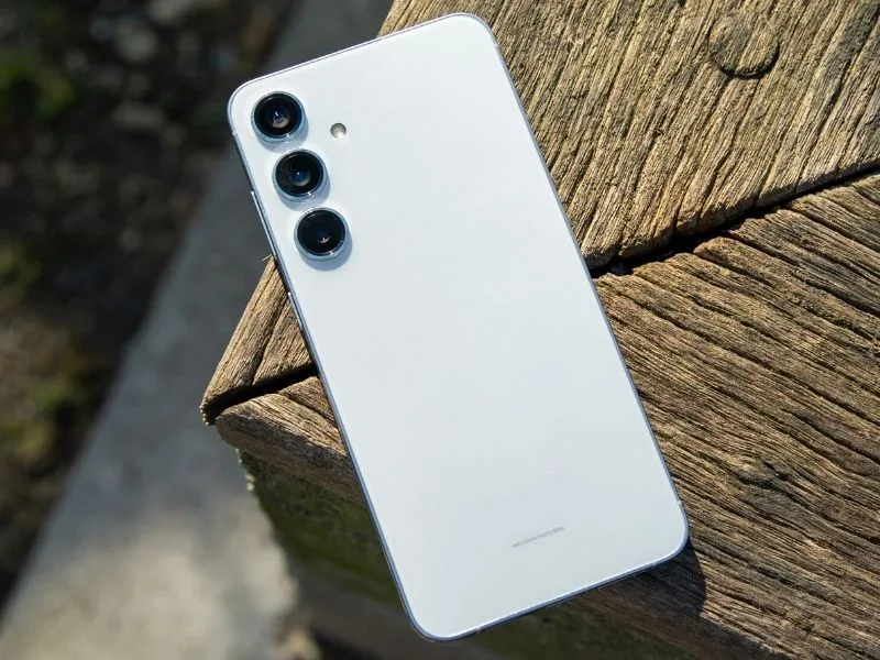 Samsung Galaxy S24 Plus 5G in Marble Grey, offered at Rs 49,499 on Flipkart in 2025 with Snapdragon 8 Gen 3 and AMOLED display.