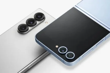 user exploring Samsung Galaxy Z Fold 7 and Flip 7 during launch event, India 2025