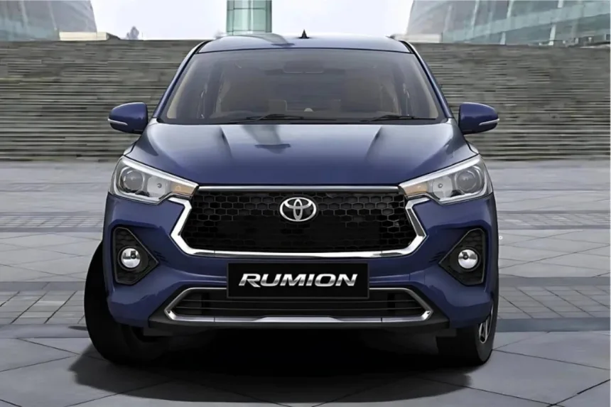 Toyota Rumion 2025 in Cafe White, showcasing spacious MPV design with CNG variant for Indian families