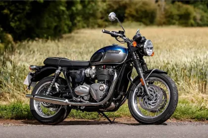 Triumph Bonneville T120 2025 in Jet Black, showcasing timeless retro motorcycle design for Indian classic bike enthusiasts