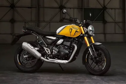Triumph Speed 400 2025 with classic roadster design and retro styling for urban riding