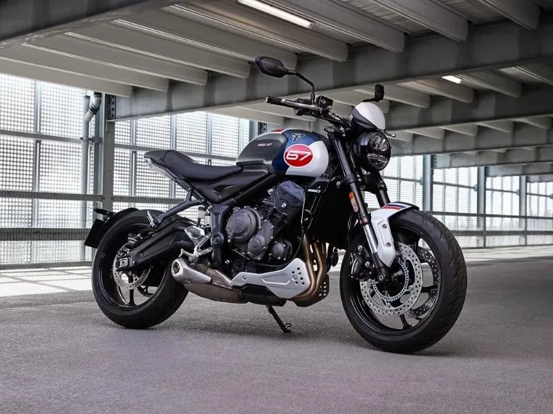 2025 Triumph Trident 660 Triple Tribute 5-inch TFT display with MyTriumph connectivity