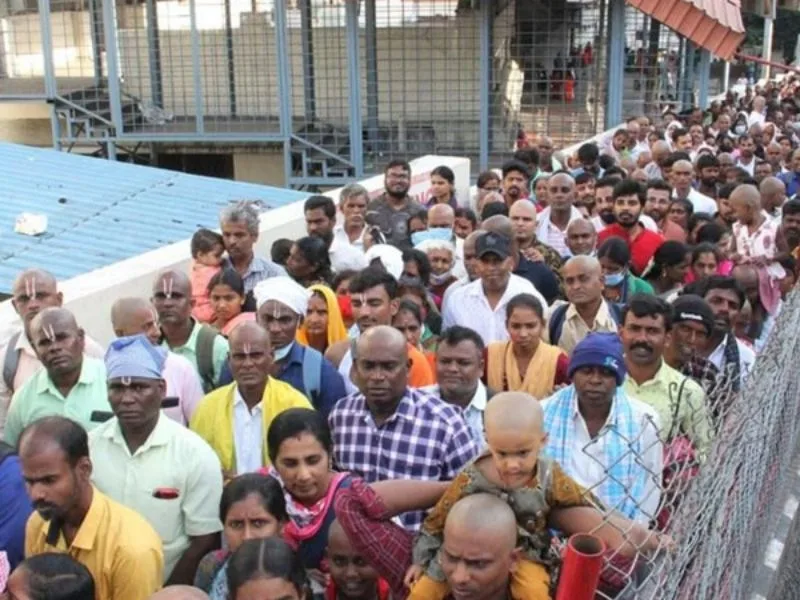 Devotees in Vaikuntam Queue Complex for Srivari darshan at Tirumala under 2025 TTD arrangements.