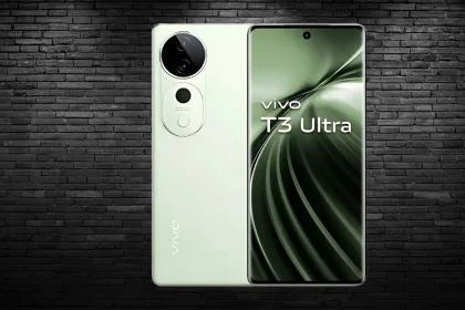 user with Vivo T4 Ultra showcasing triple camera, India 2025