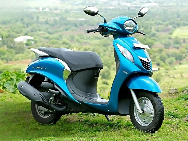 Yamaha Fascino 125 Fi Hybrid 2025 digital display with Bluetooth connectivity