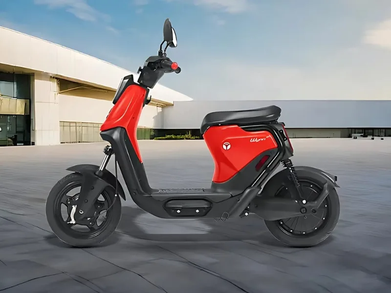 Yulu Wynn electric scooter 2025 digital display with smartphone connectivity