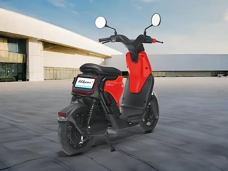 Yulu Wynn electric scooter 2025 digital display with smartphone connectivity