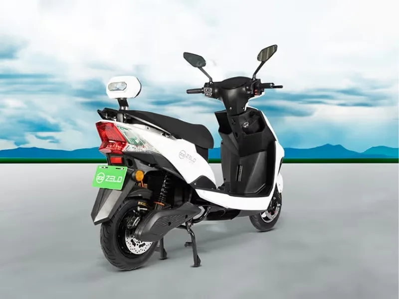 Zelo Zoop electric scooter 2025 digital display with modern commuter features