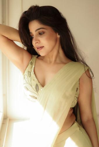 Divyabharathi-10