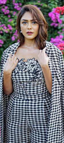 Mrunal-Thakur-9